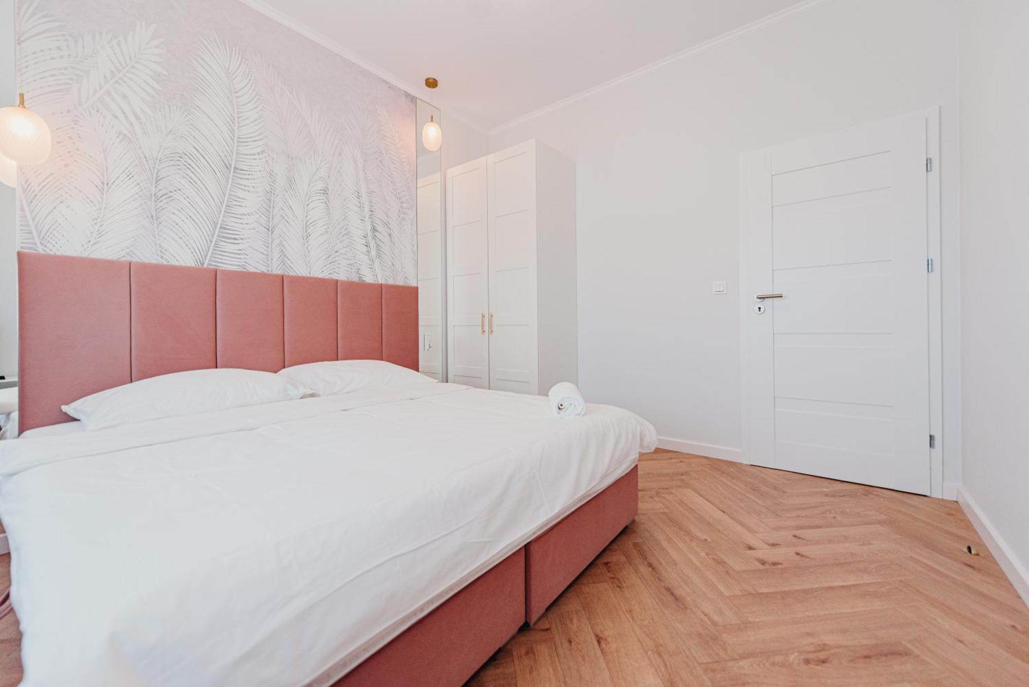 3 Bedrooms Premium Bella Rosa For 8 Guests With Ac And Underground Parking Rzeszów Esterno foto