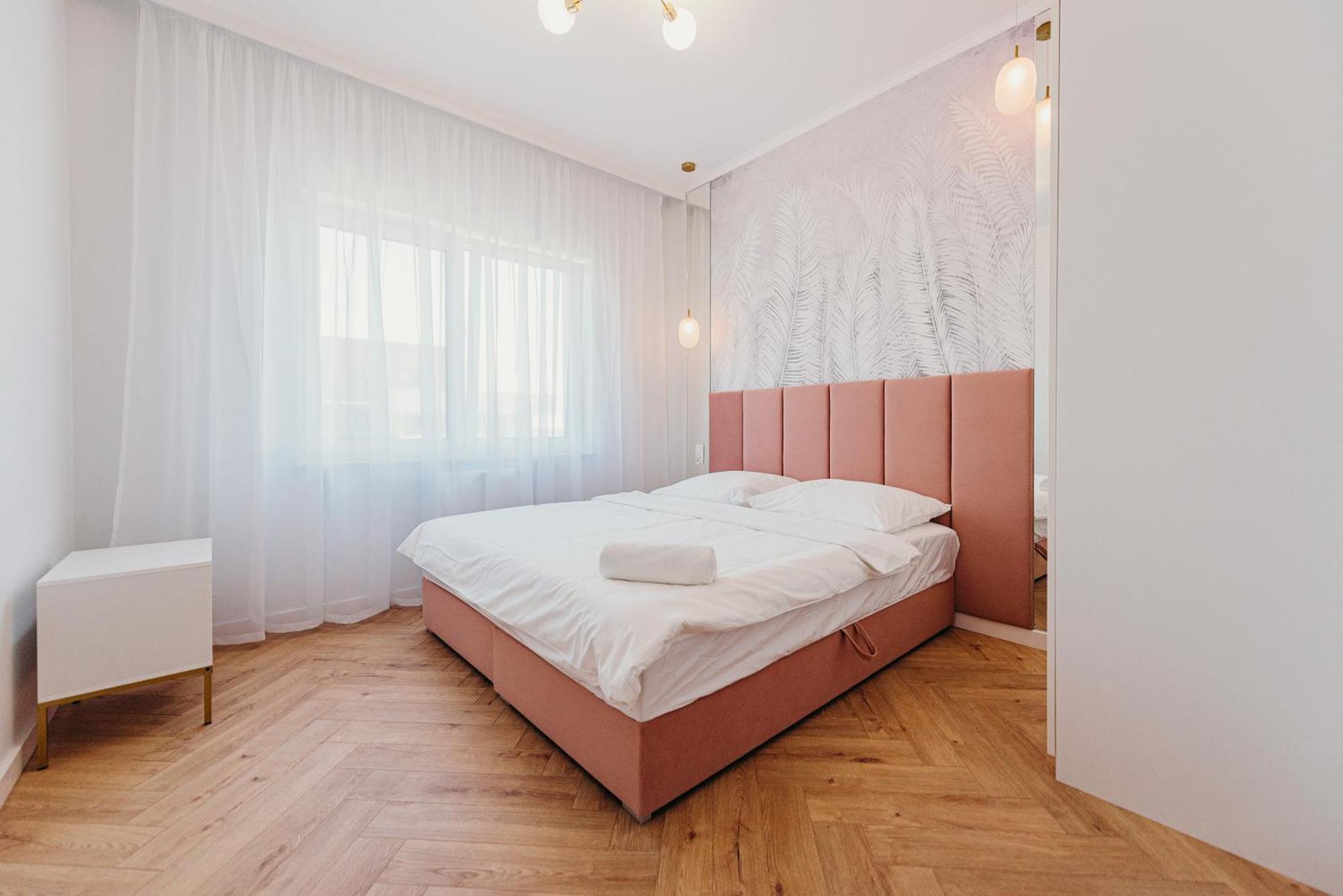3 Bedrooms Premium Bella Rosa For 8 Guests With Ac And Underground Parking Rzeszów Esterno foto