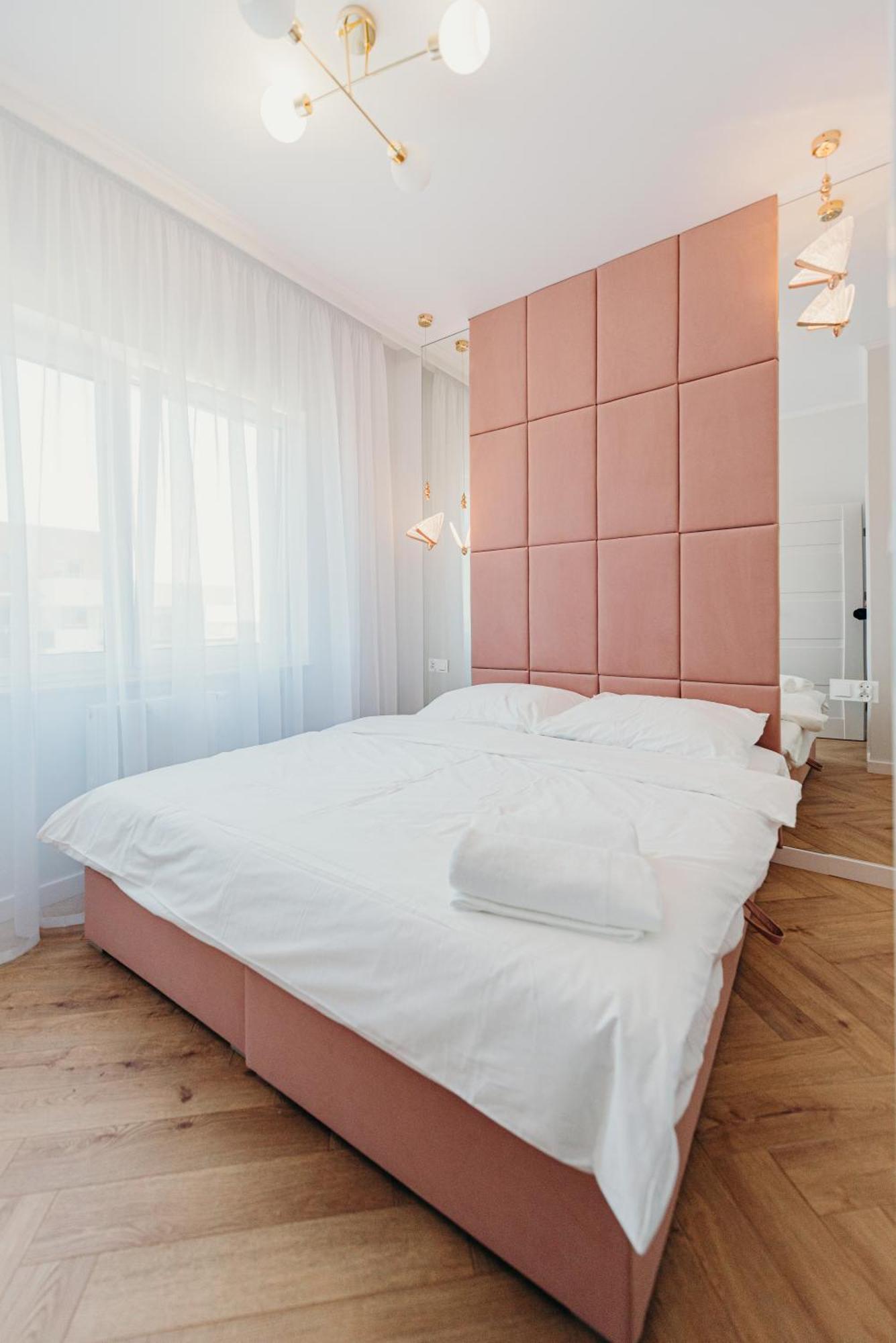 3 Bedrooms Premium Bella Rosa For 8 Guests With Ac And Underground Parking Rzeszów Esterno foto