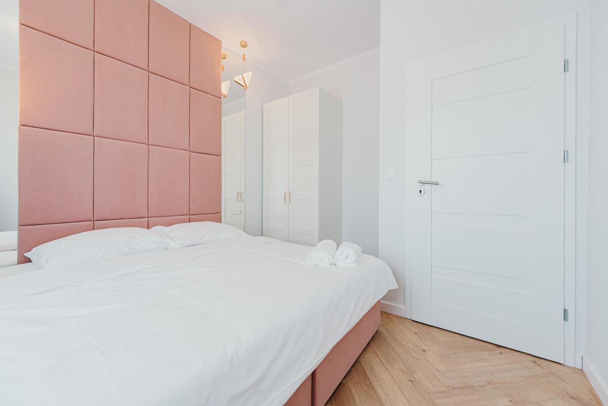 3 Bedrooms Premium Bella Rosa For 8 Guests With Ac And Underground Parking Rzeszów Esterno foto