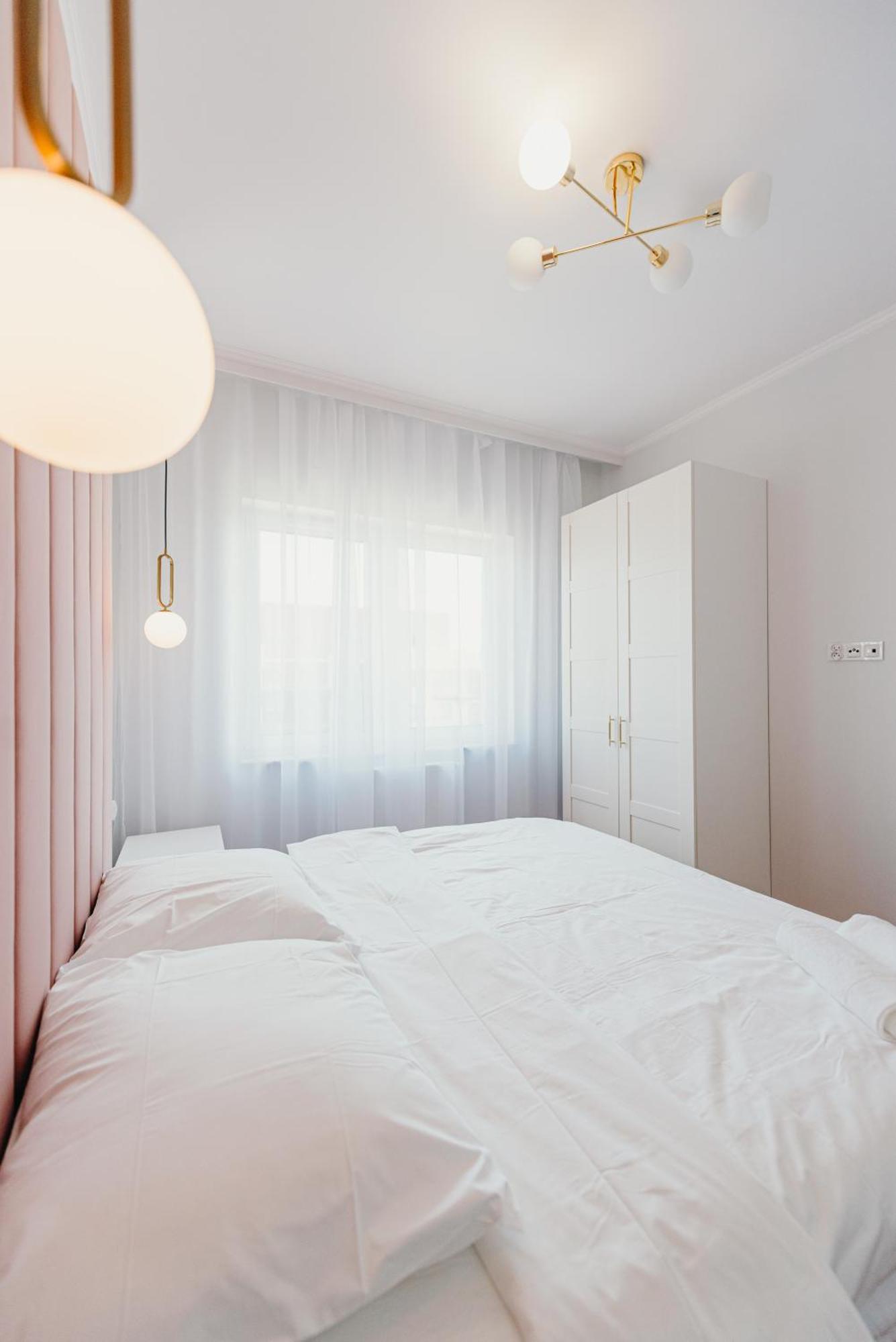 3 Bedrooms Premium Bella Rosa For 8 Guests With Ac And Underground Parking Rzeszów Esterno foto